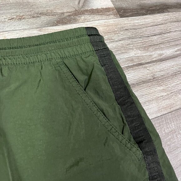 Athleta Athletic Expedition MR Side Stripe Loose Shorts Green Women’s Size 8 - Picture 4 of 10
